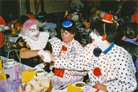1990-02-25 Prominentendiner clownen 02